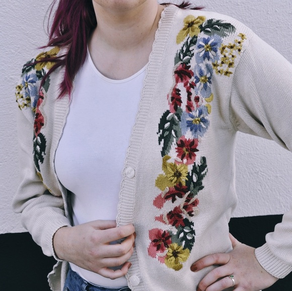 Vintage Sweaters - Vintage embroidered floral cardigan
